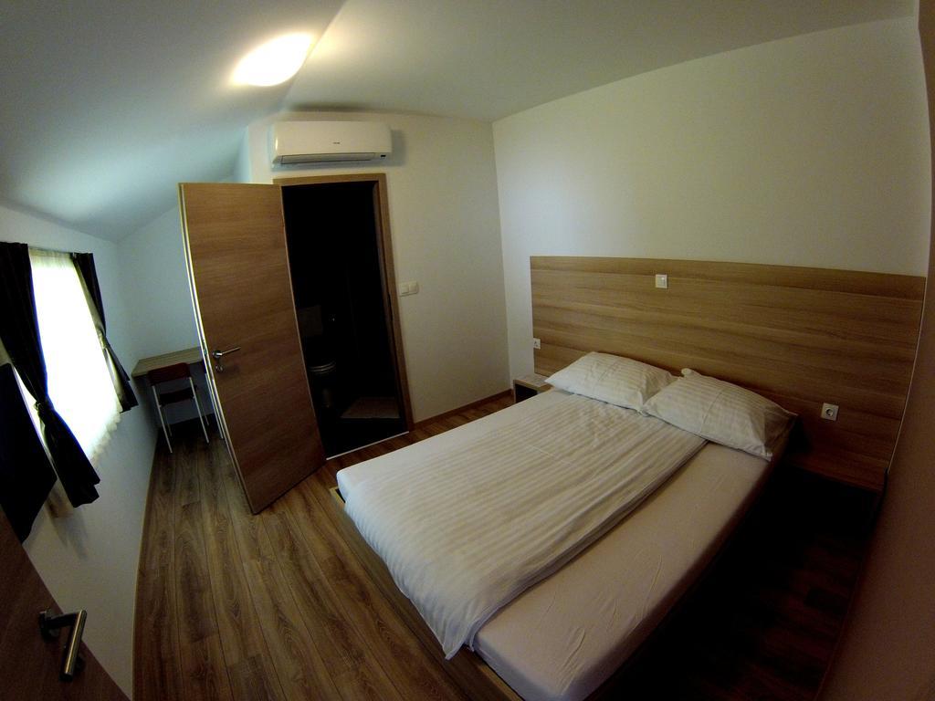 Sweet Dreams Rooms And Apartments Postojna Room photo