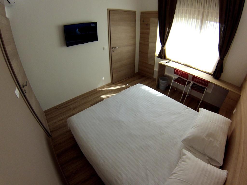 Sweet Dreams Rooms And Apartments Postojna Room photo